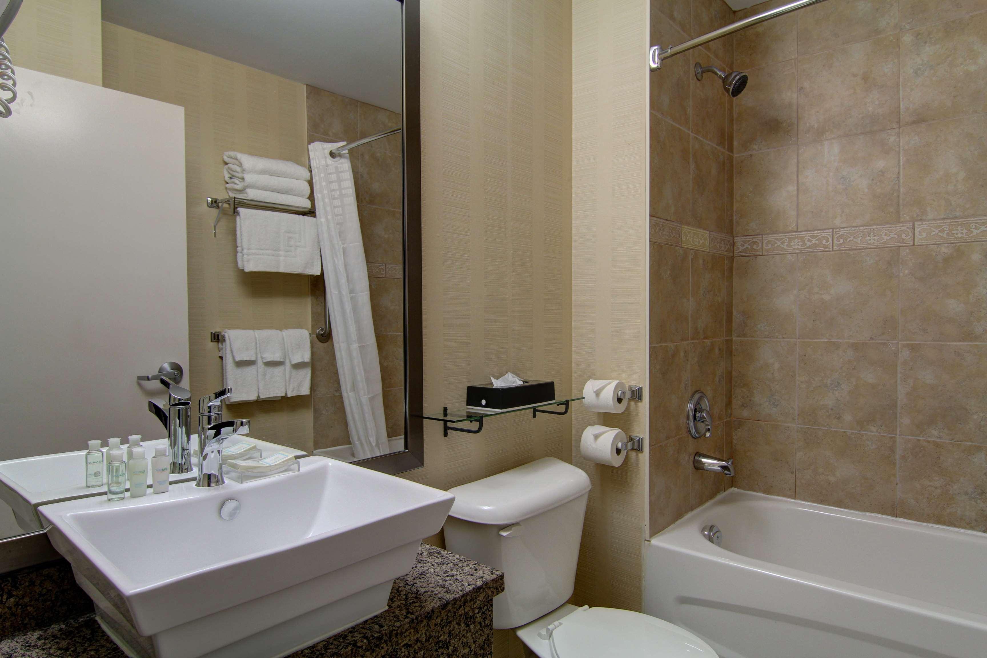 Best Western Plus Боумънвил Екстериор снимка