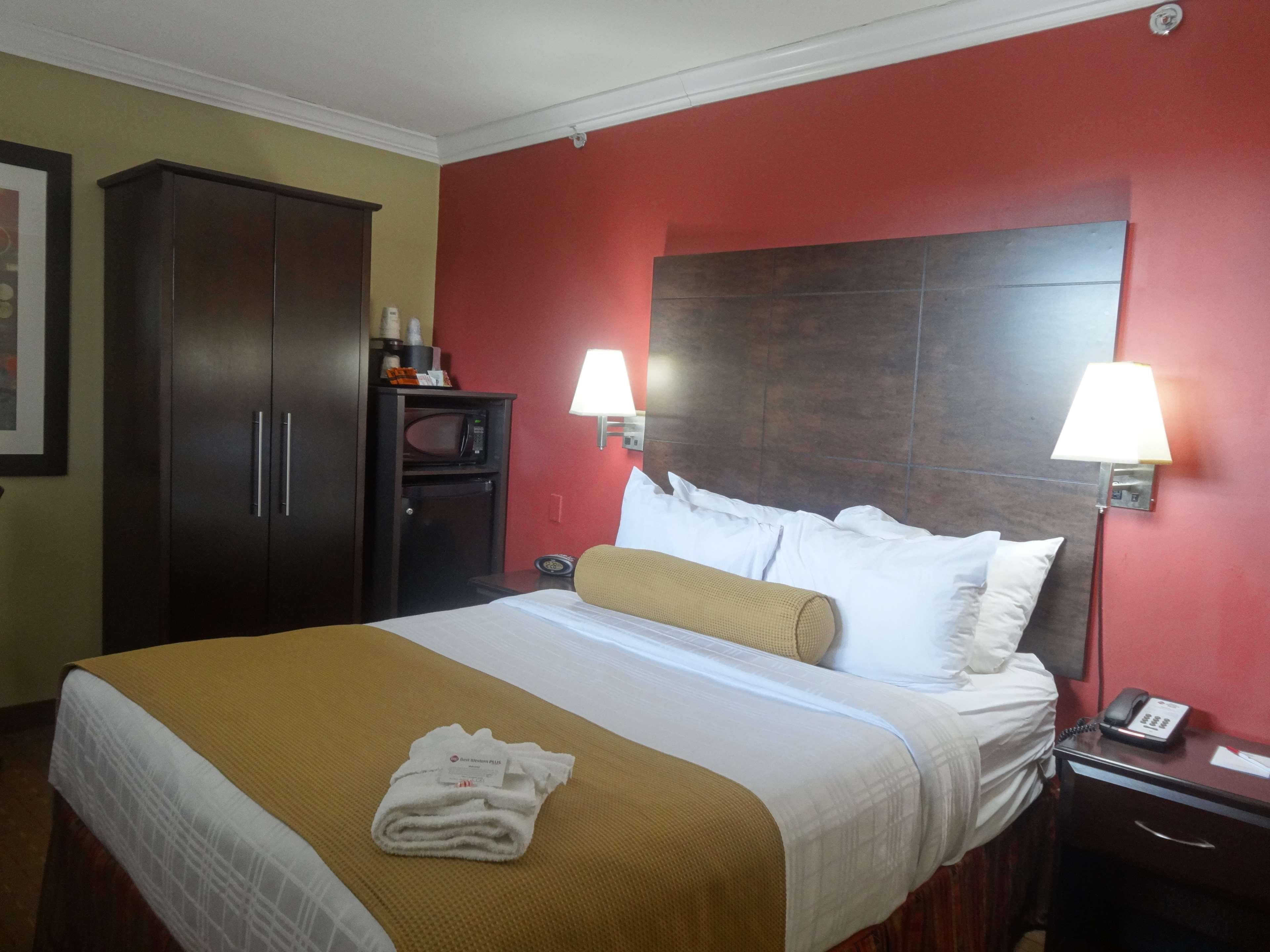 Best Western Plus Боумънвил Екстериор снимка