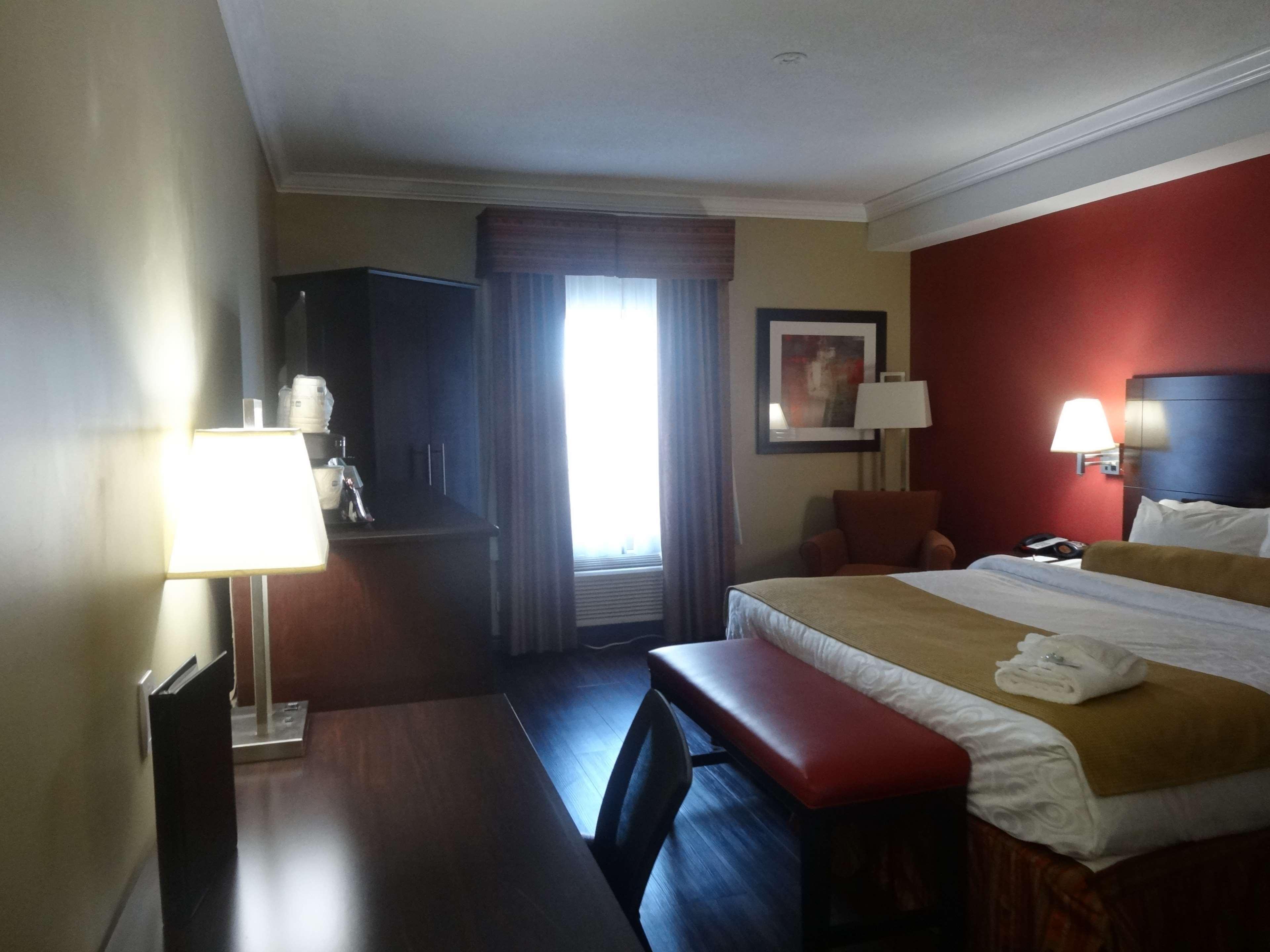Best Western Plus Боумънвил Екстериор снимка