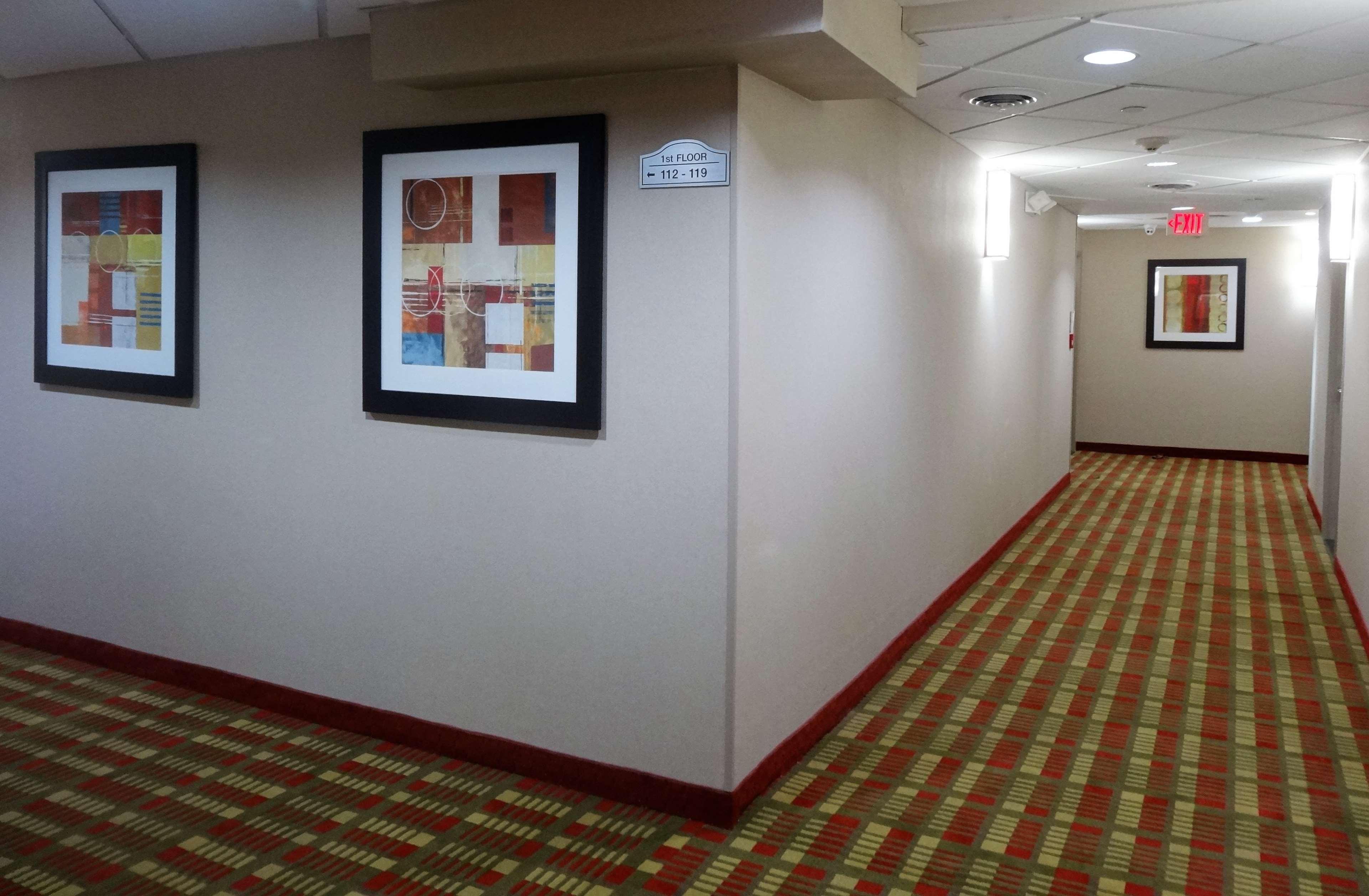 Best Western Plus Боумънвил Екстериор снимка