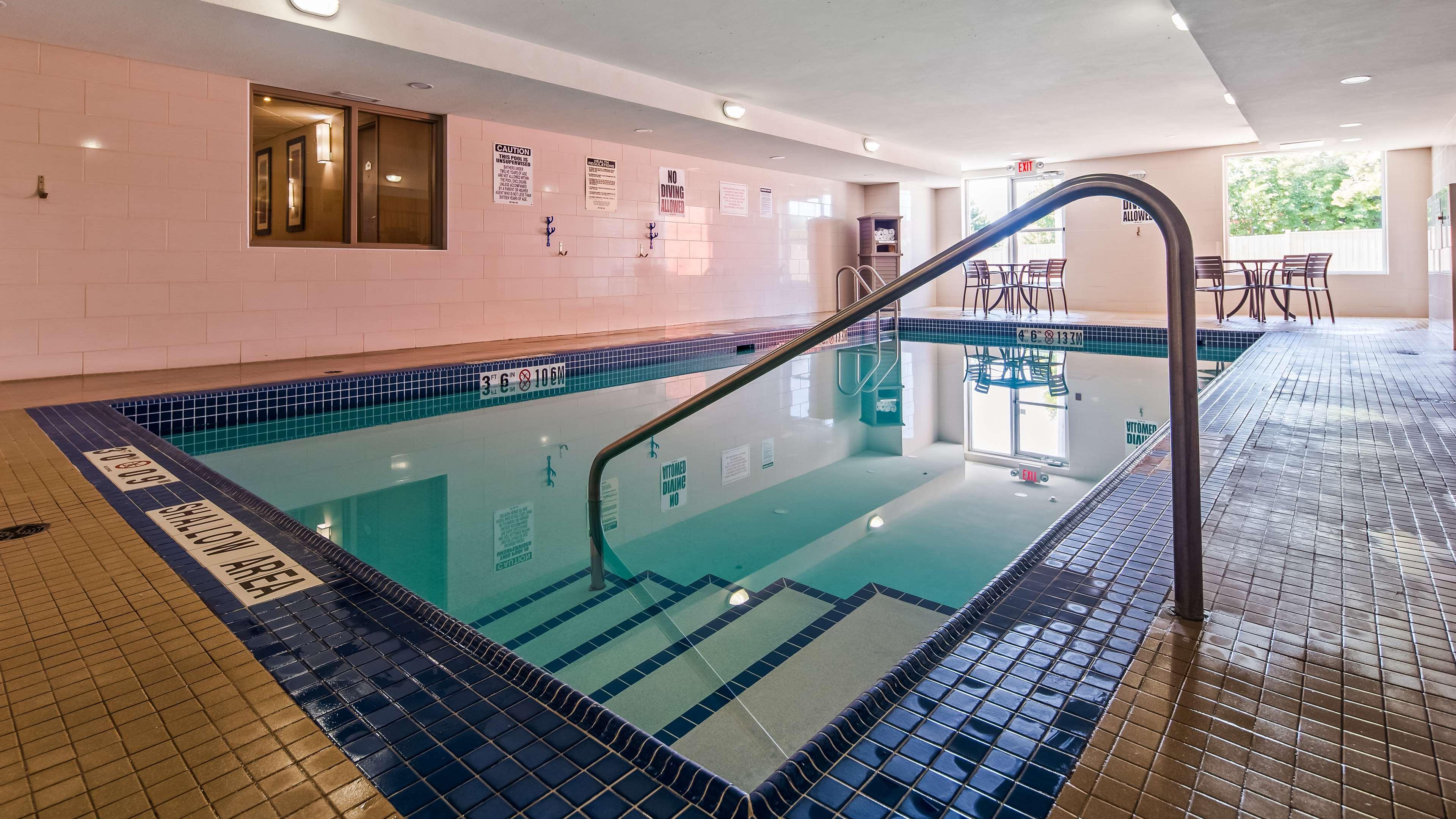 Best Western Plus Боумънвил Екстериор снимка