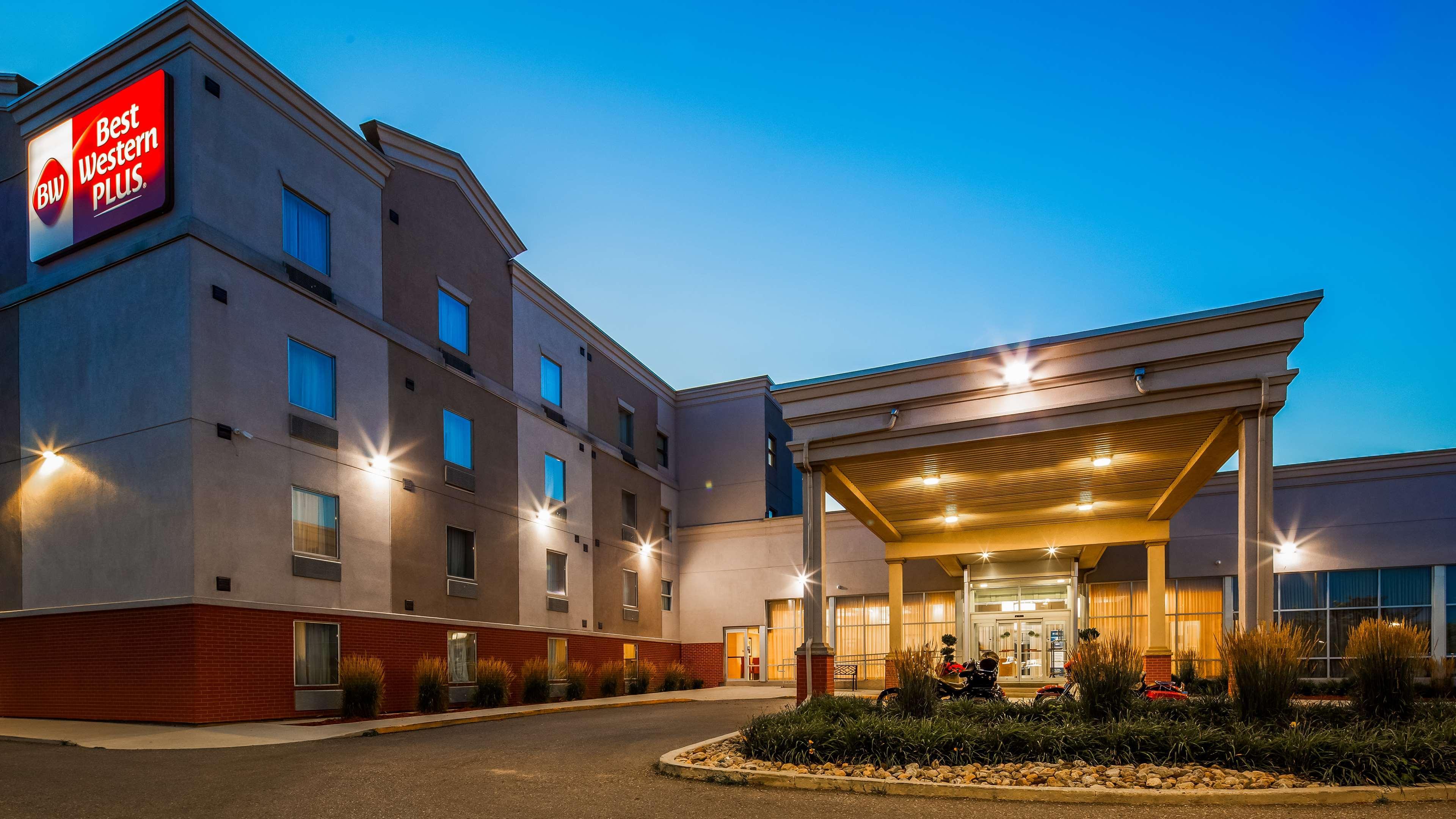 Best Western Plus Боумънвил Екстериор снимка