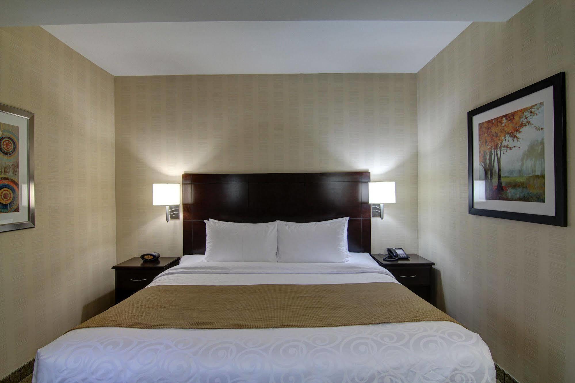 Best Western Plus Боумънвил Екстериор снимка